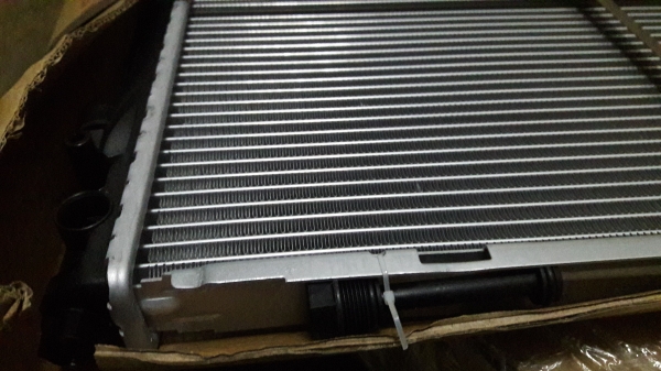 หม้อน้ำของใหม่ ใส่  BMW E90 320 ,325