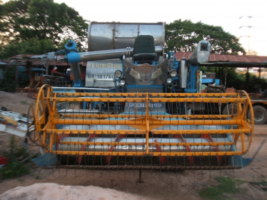 ขายรถเกี่ยวข้าวปานเจริญ อุ้ม 2.5 ตัน เครื่องยนต์ฮีโน่ JO8C ปั้มไดกิ๊นส์เบอร์ 22 ตัวเดิน 12 HT