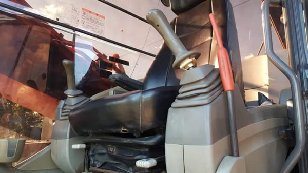 ขายด่วน ฮิตาชิ ZX200-3 ไฟฟ้าเต็ม แอรหนาว เอกสารเป็นเล่มทะเบียน ขายด่วน ฮิตาชิ ZX200-3 ไฟฟ้าเต็ม แอรหนาว เอกสารเป็นเล่มทะเบียน