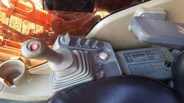 ขายด่วน ฮิตาชิ ZX200-3 ไฟฟ้าเต็ม แอรหนาว เอกสารเป็นเล่มทะเบียน ขายด่วน ฮิตาชิ ZX200-3 ไฟฟ้าเต็ม แอรหนาว เอกสารเป็นเล่มทะเบียน