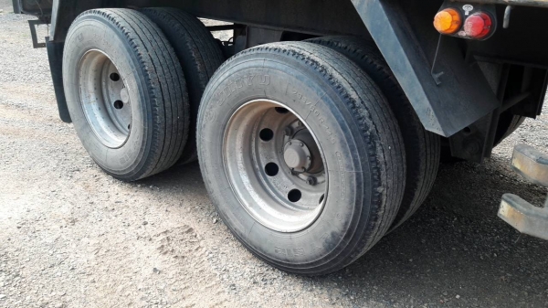 ลูกพ่วงสามคานไม่ดั้มพ์สามมิตร ปี51 ยาว7 เมตร สภาพสวย พร้อมใช้งาน สนใจสอบถามได้ค่ะ 083-9628875