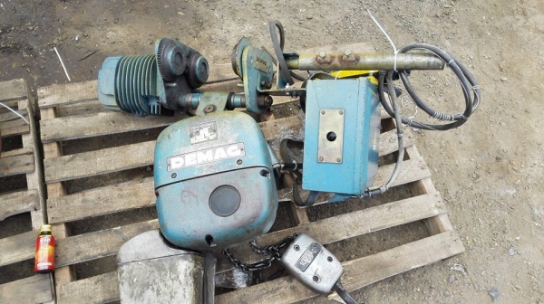 รอกโซ่ไฟฟ้าเยอรมัน DEMAG Germany 1000 kg 4 ทิศทาง โซ่ 6 m ไฟ 380V ตรวจเช็คสภาพเรียบร้อยพร้อมใช้
