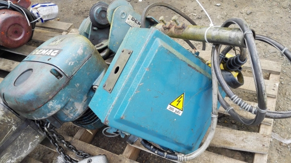 รอกโซ่ไฟฟ้าเยอรมัน DEMAG Germany 1000 kg 4 ทิศทาง โซ่ 6 m ไฟ 380V ตรวจเช็คสภาพเรียบร้อยพร้อมใช้ รอกโซ่ไฟฟ้าเยอรมัน DEMAG Germany 1000 kg 4 ทิศทาง โซ่ 6 m ไฟ 380V ตรวจเช็คสภาพเรียบร้อยพร้อมใช้