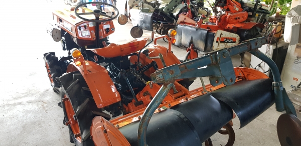 รถพรวนดิน B5000 รถพรวนดิน B5000