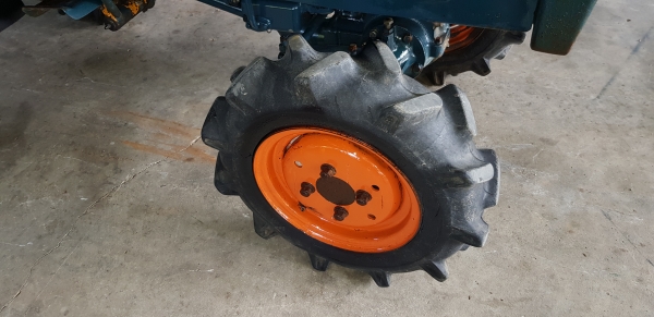 รถพรวนดิน B5000 รถพรวนดิน B5000