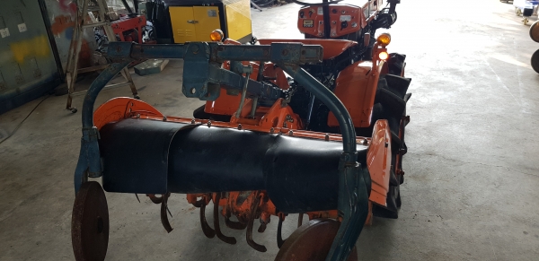 รถพรวนดิน B5000 รถพรวนดิน B5000