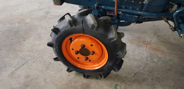 รถพรวนดิน B5000 รถพรวนดิน B5000