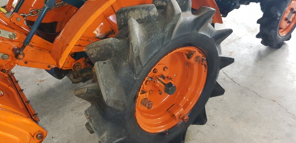 รถพรวนดิน B5000 รถพรวนดิน B5000