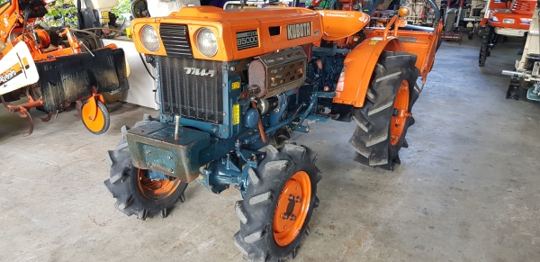 รถพรวนดิน  B5000