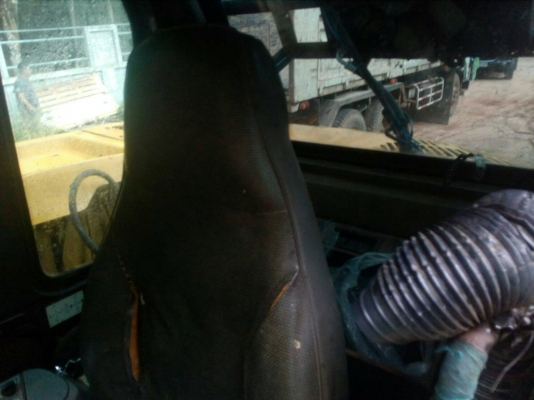 ขายรถแบคโฮ KOMATSU PC60-7 เอกสารอินวอย ราคา 650000 ขายรถแบคโฮ KOMATSU PC60-7 เอกสารอินวอย ราคา 650000