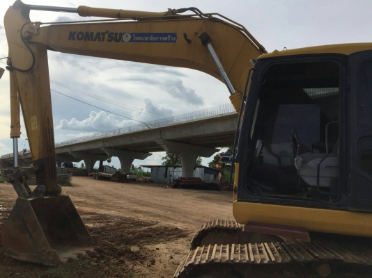 มี VDO ให้ชม.KOMATSU PC200-7 เอกสารเล่ม ไมล์ 1300 ชม.ราคา 1200000
