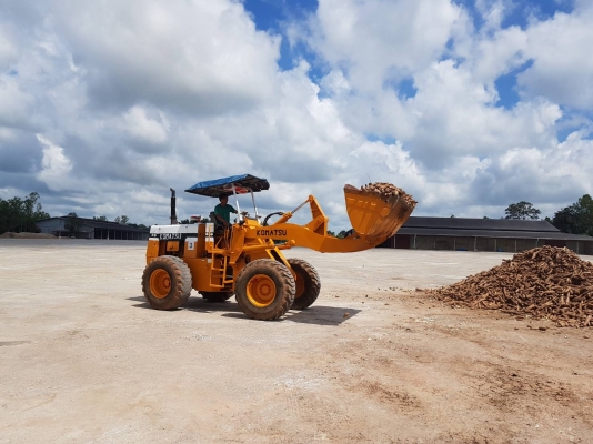 ขายด่วนรถตักล้อยาง komutsu510 สภาพพร้อมใช้งาน กระบอกไม่รั่ว 500,000 บาท