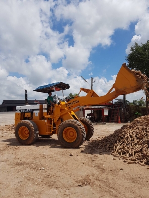 ขายด่วนรถตักล้อยาง komutsu510 สภาพพร้อมใช้งาน กระบอกไม่รั่ว 500,000 บาท