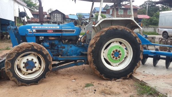 ขายรถไถฟอร์ดสองเพลา คานหน้าคาราโล่