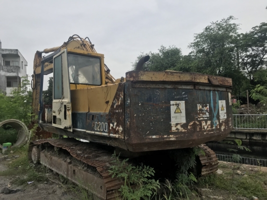 KOMATSU PC 200-3