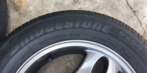 ล้อแม็ก 4รู100 ขอบ 14 สีเทากัน พร้อมยาง Bridgestone 175-70-14 ปี 14 แม็กสวย