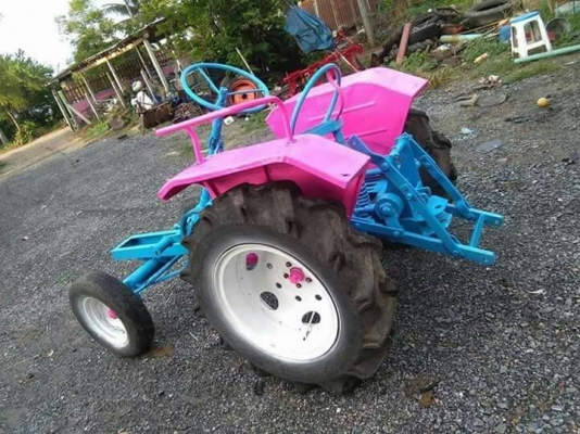 โครงรถไถนั่งขับสภาพสวยพร้อมใช้สนใจติดต่อมาคับ