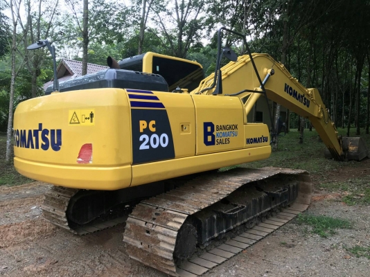 มี VDO ให้ชม.มี 2 คัน KOMATSU PC200-8MO ไมล์ 6161 กับ 7470 ราคา 1950000 กับ 2150000