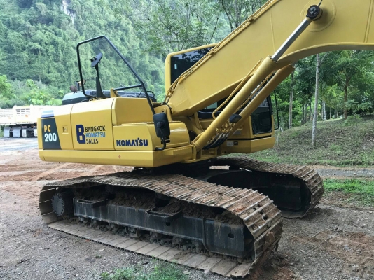 มี VDO ให้ชม.มี 2 คัน KOMATSU PC200-8MO ไมล์ 6161 กับ 7470 ราคา 1950000 กับ 2150000