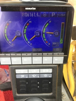 มี VDO ให้ชม.มี 2 คัน KOMATSU PC200-8MO ไมล์ 6161 กับ 7470 ราคา 1950000 กับ 2150000 มี VDO ให้ชม.มี 2 คัน KOMATSU PC200-8MO ไมล์ 6161 กับ 7470 ราคา 1950000 กับ 2150000