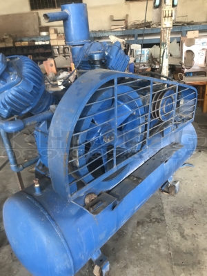 ขายด่วน ปั้มลม 4สูบ ไฟ 3เฟส ของนอก  สภาพใช้งานได้2ตัว ขนาด250ลิตร ขายเหมา2ตัว เพียง 85000 บาท