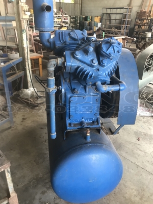 ขายด่วน ปั้มลม 4สูบ ไฟ 3เฟส ของนอก  สภาพใช้งานได้2ตัว ขนาด250ลิตร ขายเหมา2ตัว เพียง 85000 บาท