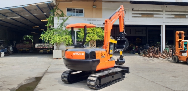 ขายรถขุด HITACHI รุ่น EX40-2-  มือสองญี่ปุ่น แทรกเหล็ก สลัก บูทเอวแน่น 100\% ปั้มนิ้ว คอนโทรลสั้น ทำงานไว คันนี้ มีไลน์สำหรับ ใส่หัวกระแทกได้ สวยพร้อมใช้งาน มือถือ 0818753444