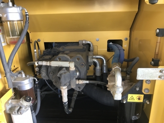 ขาย 200XM รุ่นสุดท้ายสีเหลือง ซีเรียลสูง 5000 ชั่วโมง PM7000  สนใจติดต่อโดยตรง 081-4283210