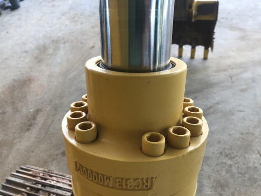 ขาย 200XM รุ่นสุดท้ายสีเหลือง ซีเรียลสูง 5000 ชั่วโมง PM7000  สนใจติดต่อโดยตรง 081-4283210