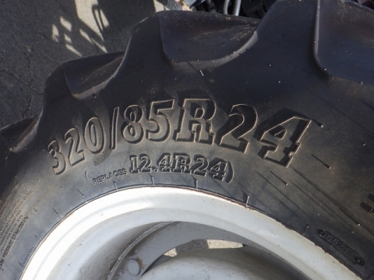 ขายรถไถ ยี่ห้อ FORD รุ่น TS100A ขายรถไถ ยี่ห้อ FORD รุ่น TS100A