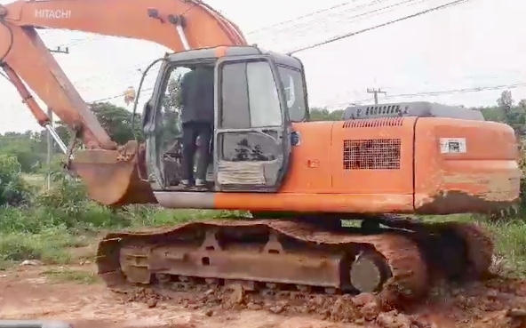 ขายด่วน HITACHI ZX-1 รถบอดี้สวยๆเดิมๆ ใช้งาน 13,500 ชม เครื่องแห้งแรงเต็มทำงานเร็วไม่โหลด ภายในเก๋งแอร์เย็น ช่วงล่างเต็มเอวใหม่แน่นๆ รถพร้อมใช้งานได้เลยครับ จัดไฟแนนซ์ได้ราคาสูง ราคาต่อรองได้นะครับ