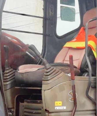 ขายด่วน HITACHI ZX-1 รถบอดี้สวยๆเดิมๆ ใช้งาน 13,500 ชม เครื่องแห้งแรงเต็มทำงานเร็วไม่โหลด ภายในเก๋งแอร์เย็น ช่วงล่างเต็มเอวใหม่แน่นๆ รถพร้อมใช้งานได้เลยครับ จัดไฟแนนซ์ได้ราคาสูง ราคาต่อรองได้นะครับ