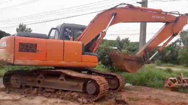 ขายด่วน HITACHI ZX-1 รถบอดี้สวยๆเดิมๆ ใช้งาน 13,500 ชม เครื่องแห้งแรงเต็มทำงานเร็วไม่โหลด ภายในเก๋งแอร์เย็น ช่วงล่างเต็มเอวใหม่แน่นๆ รถพร้อมใช้งานได้เลยครับ จัดไฟแนนซ์ได้ราคาสูง ราคาต่อรองได้นะครับ