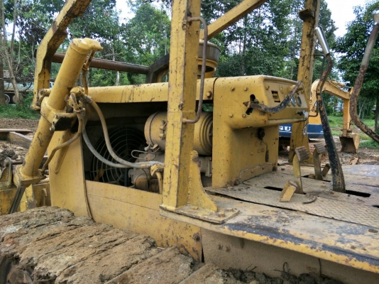 มี VDO ให้ชม.KOMATSU D50A-15 ห้องเลี้ยวแห้ง พร้อมเขาล้มไม้ ราคา 380000