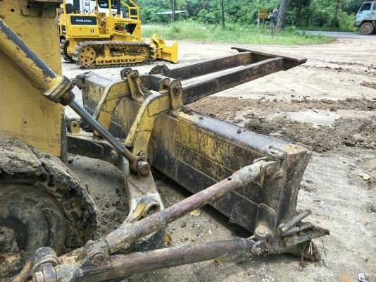 มี VDO ให้ชม.KOMATSU D50A-15 ห้องเลี้ยวแห้ง พร้อมเขาล้มไม้ ราคา 380000