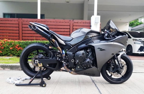 **ขายดาวน์** YAMAHA R1 สวยคุ้มราคาค่ะ