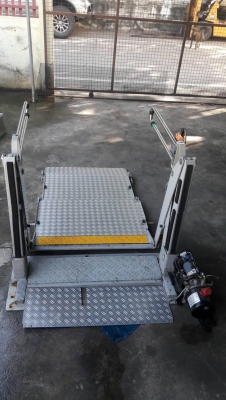 ขาย ลิฟท์ยกรถวีลแชร์ นำเข้าญี่ปุ่น ราคา 27,500 ขาย ลิฟท์ยกรถวีลแชร์ นำเข้าญี่ปุ่น ราคา 27,500