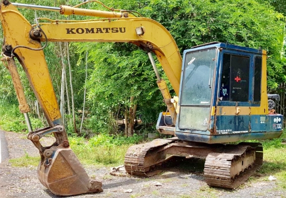 KOMATSU PC 60-5 รถบอดี้สวยเดิมๆ ภายในเก๋งคอนโทรลใช้งานง่าย เครื่องยนต์ทำงานไม่โหลด เอวแน่น เอกสารสัญญาซื้อขาย ราคาต่อรองได้ครับ