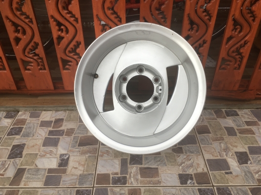 เศษล้อ ออฟลึก ขอบ15กว้าง8.5นิ้ว หนาๆ  ออฟเซต-34.  1วง เผื่อมีคนหาอยู่ครับ ส่งได้ทั่วไทยครับ