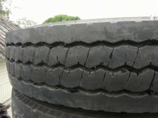 ขายยาง 900R20 บริดจสโตน ปี15 ดอกยางเต็มสวยพร้อมยาวในยางรอง จำนวน 6 เส้น เส้นละ3900บาท ขายยาง 900R20 บริดจสโตน ปี15 ดอกยางเต็มสวยพร้อมยาวในยางรอง จำนวน 6 เส้น เส้นละ3900บาท