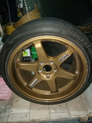 ล้อTE37 ขอบ18 กว้าง9.5 ออฟ32   ทั้งชุด ไม่คดดุ้งมีรอยตามการใช้งาน. สวยๆ