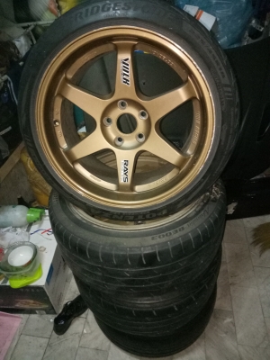 ล้อTE37 ขอบ18 กว้าง9.5 ออฟ32   ทั้งชุด ไม่คดดุ้งมีรอยตามการใช้งาน. สวยๆ