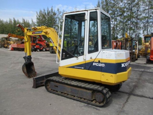 ขายรถแบคโคยอดนิยมKomatsu โคมัสสุ pc20-6 มีเก๋งสวยเดิมๆจากญี่ปุ่น 0898374018