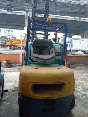 ขายครับรถ KOMATSU ดีเซล ยกสูง 5.5 เมตร