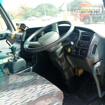 หัวเก๋ง NISSAN UD BIGTHUMB หน้า V สีฟ้าแต่งหน้าโครเมียม หัวเก๋ง NISSAN UD BIGTHUMB หน้า V สีฟ้าแต่งหน้าโครเมียม