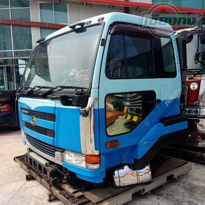 หัวเก๋ง NISSAN UD BIGTHUMB หน้า V สีฟ้าแต่งหน้าโครเมียม หัวเก๋ง NISSAN UD BIGTHUMB หน้า V สีฟ้าแต่งหน้าโครเมียม