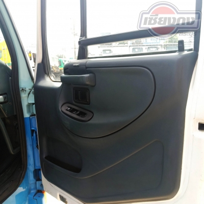 หัวเก๋ง NISSAN UD BIGTHUMB หน้า V สีฟ้าแต่งหน้าโครเมียม หัวเก๋ง NISSAN UD BIGTHUMB หน้า V สีฟ้าแต่งหน้าโครเมียม