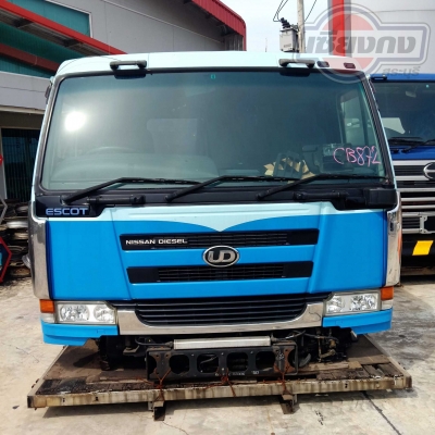 หัวเก๋ง NISSAN UD BIGTHUMB หน้า V สีฟ้าแต่งหน้าโครเมียม