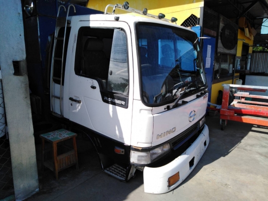 หัวรถยี่ห้อ hino  รุ่น  ไฮเทค หกล้อ (หัวแคบ)