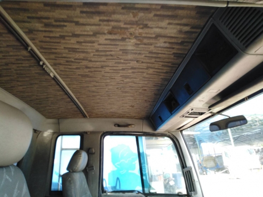 หัวรถยี่ห้อ hino  รุ่น  ไฮเทค หกล้อ (หัวแคบ)